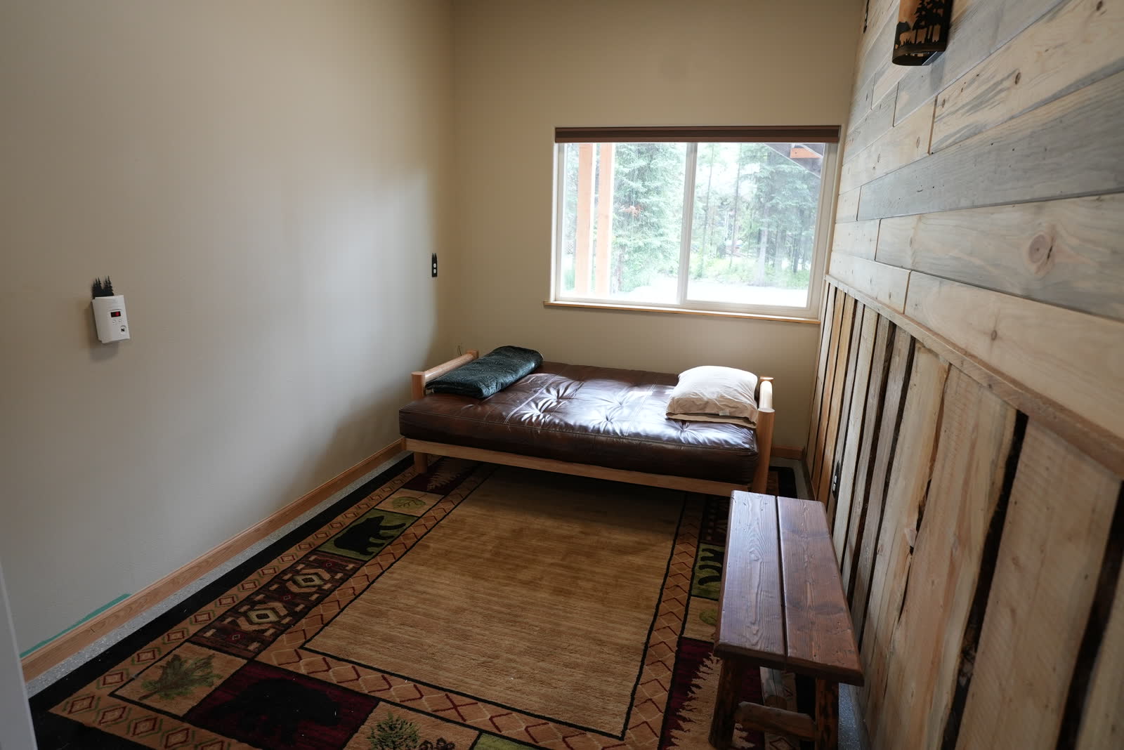 Bedroom at Kenai River Park Lodge