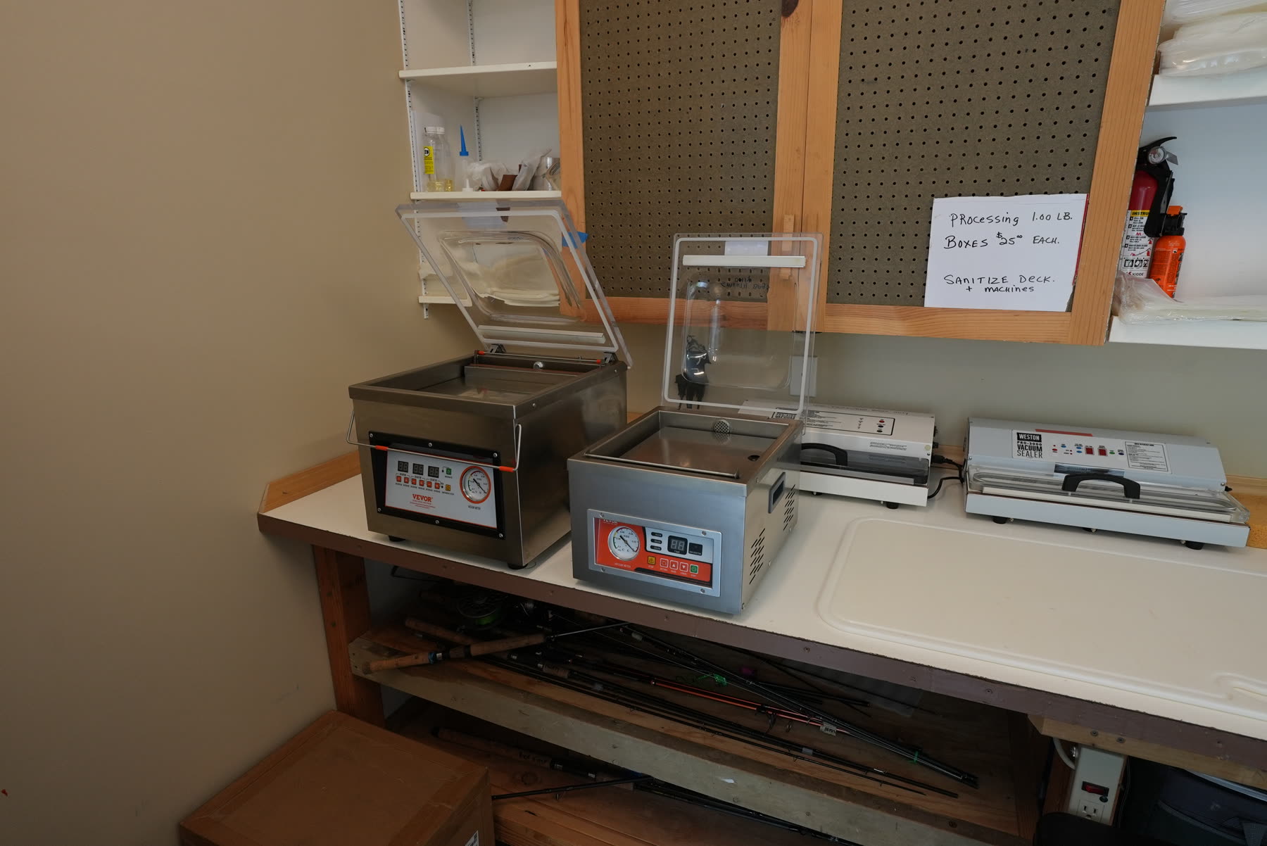 Work bench with a vacuum sealer for packing fish