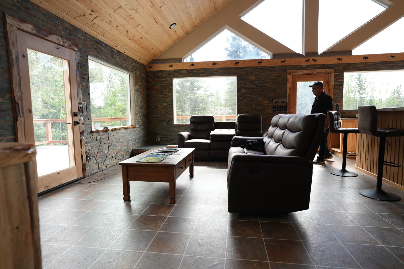 Great room at Kenai River Park Lodge
